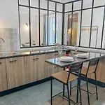Maison Lumineuse Avec Verriere & Grand Ecran *