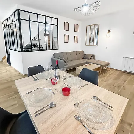 Maison Lumineuse Avec Verriere & Grand Ecran *