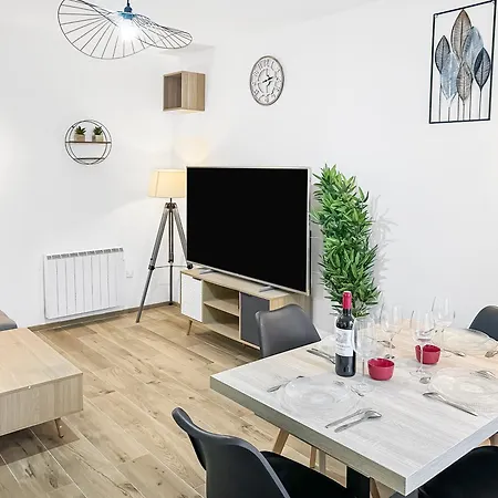 Maison Lumineuse Avec Verriere & Grand Ecran * Saint-Leu-dʼEsserent