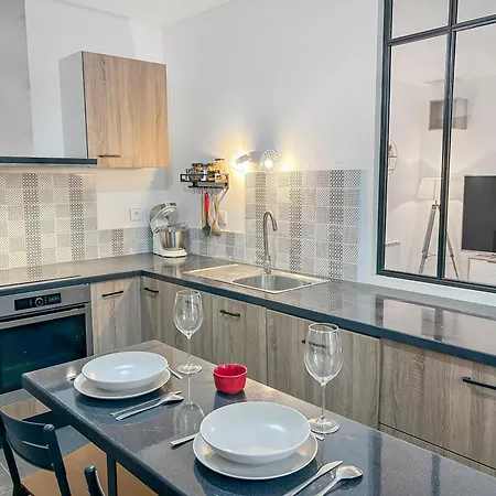 Dom wakacyjny Maison Lumineuse Avec Verriere & Grand Ecran