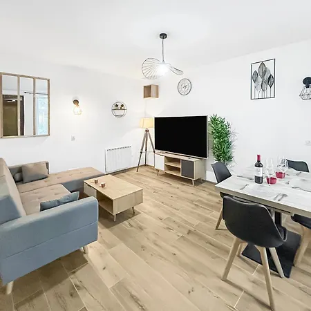 Maison Lumineuse Avec Verriere & Grand Ecran Saint-Leu-dʼEsserent