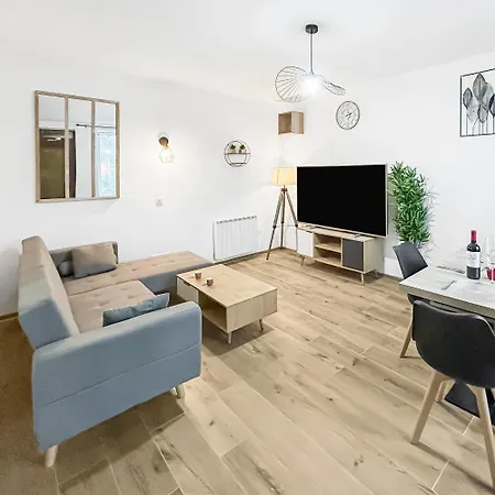 Maison Lumineuse Avec Verriere & Grand Ecran * Saint-Leu-dʼEsserent