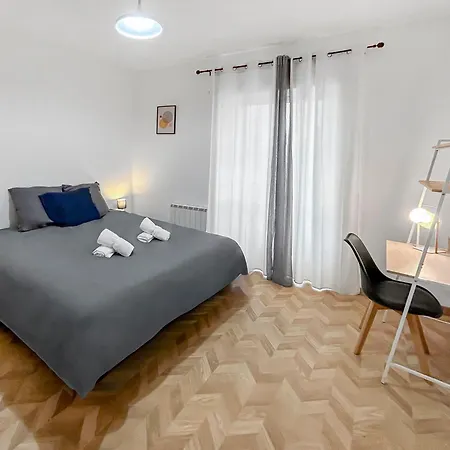 Maison Lumineuse Avec Verriere & Grand Ecran Holiday home Saint-Leu-d'Esserent