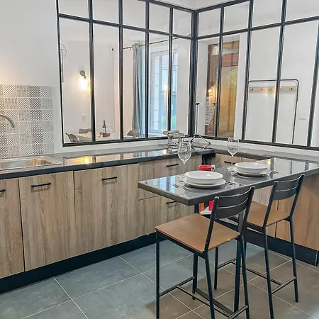 Maison Lumineuse Avec Verriere & Grand Ecran *