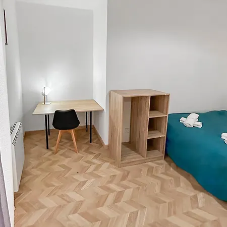 Maison Lumineuse Avec Verriere & Grand Ecran