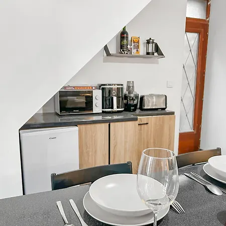 Maison Lumineuse Avec Verriere & Grand Ecran Holiday home Saint-Leu-d'Esserent
