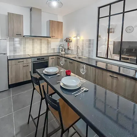 Dom wakacyjny Maison Lumineuse Avec Verriere & Grand Ecran Saint-Leu-dʼEsserent