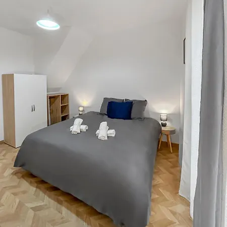 Maison Lumineuse Avec Verriere & Grand Ecran