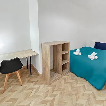 Maison Lumineuse Avec Verriere & Grand Ecran
