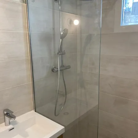 Maison Lumineuse Avec Verriere & Grand Ecran Saint-Leu-dʼEsserent