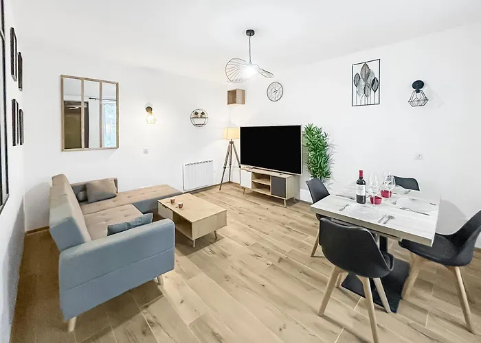 Maison Lumineuse Avec Verriere & Grand Ecran Saint-Leu-dʼEsserent