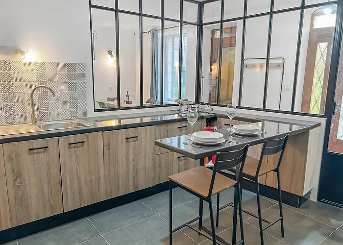 Maison Lumineuse Avec Verriere & Grand Ecran *