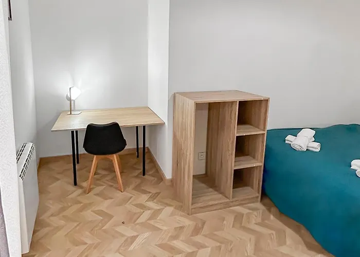 Maison Lumineuse Avec Verriere & Grand Ecran