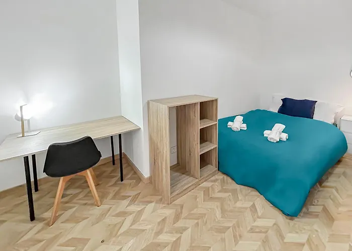 Maison Lumineuse Avec Verriere & Grand Ecran